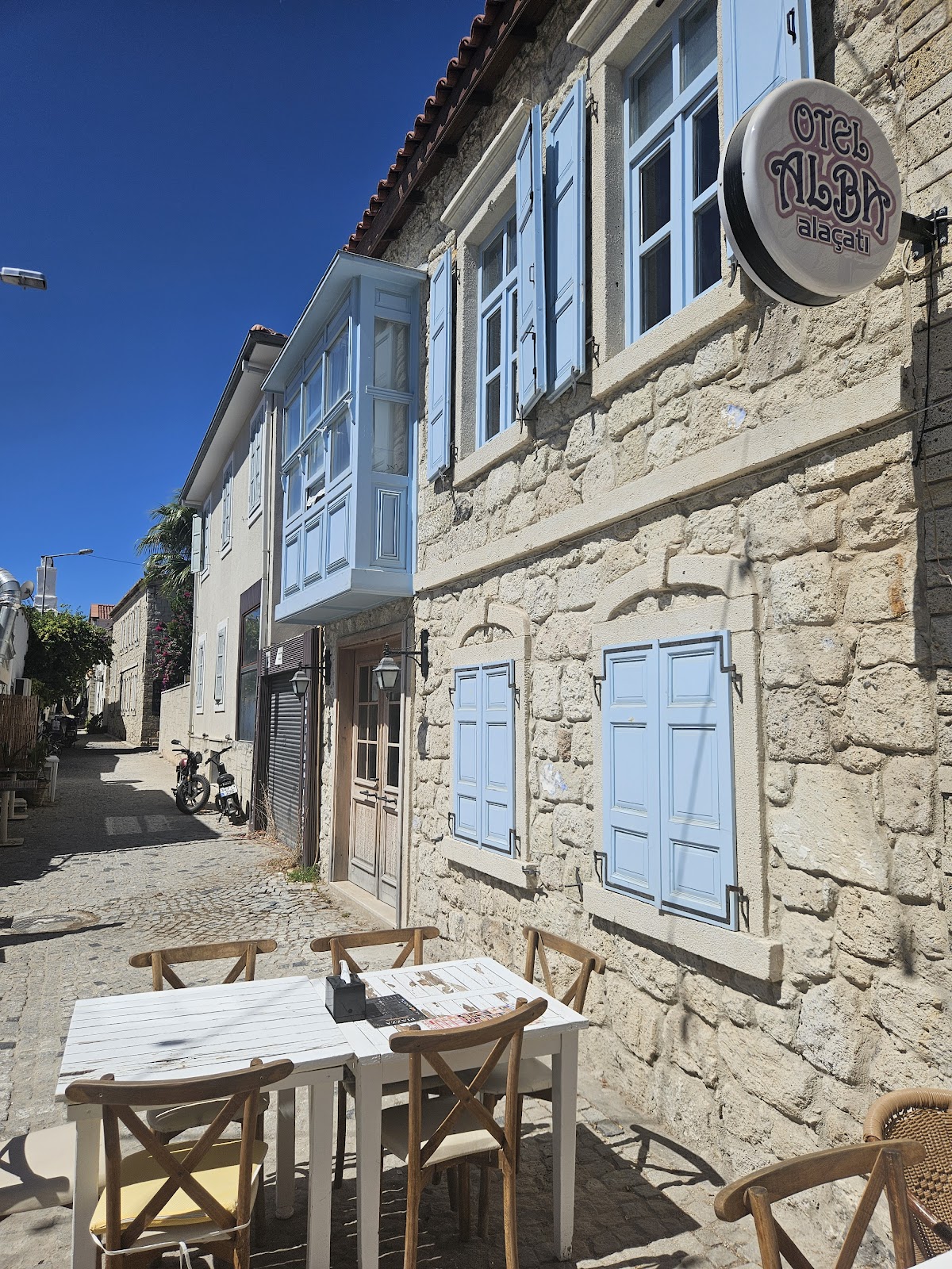 Alaçatı Çarşısı ve Pazarı - Fotoğraf 1