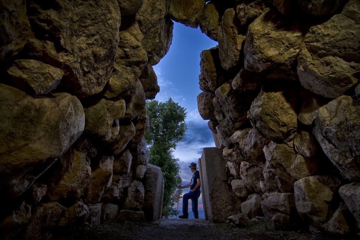 Yukarı Şehir: Aslanlı Kapı, Sfenksli Kapı ve Potern Tüneli - Fotoğraf 2