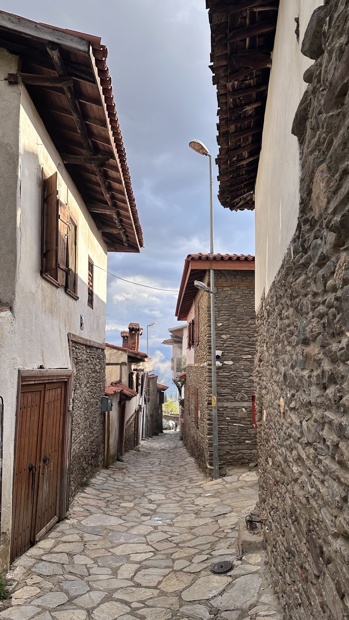 Birgi Eski Mahalle Taş Sokakları - Fotoğraf 1