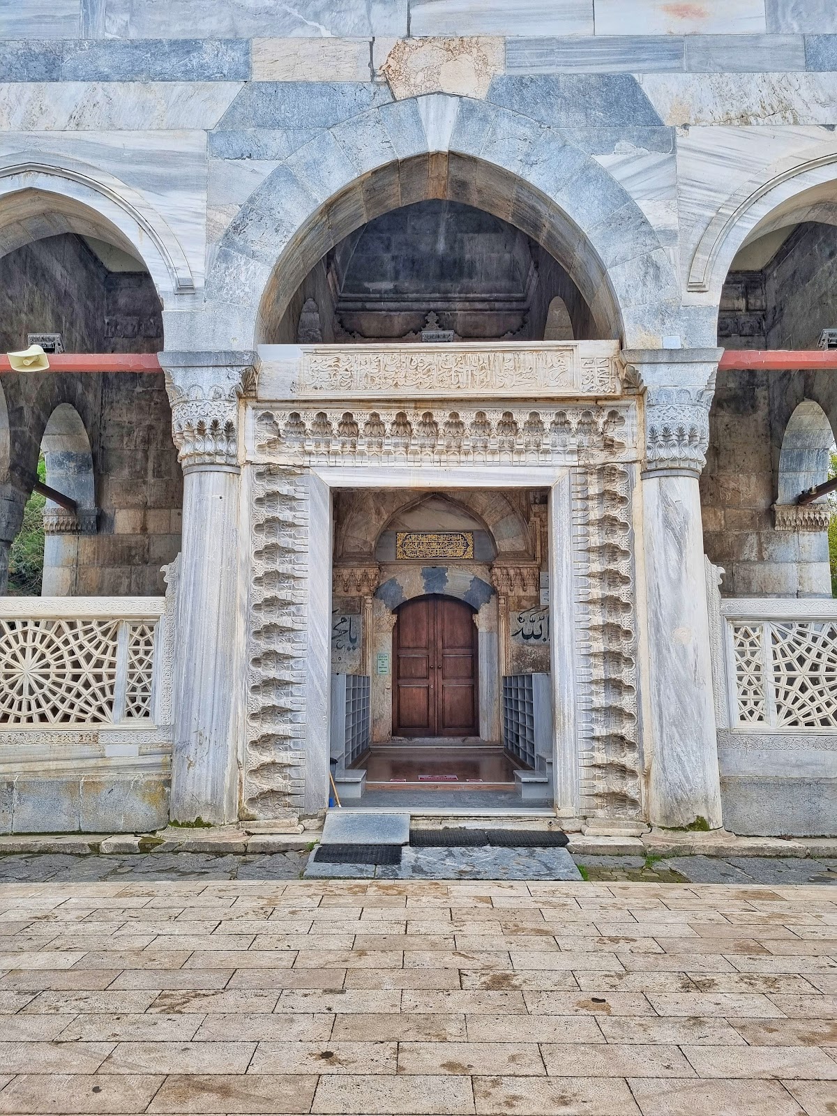 İznik Tarihi Yeşil Cami Avlusu - Fotoğraf 2