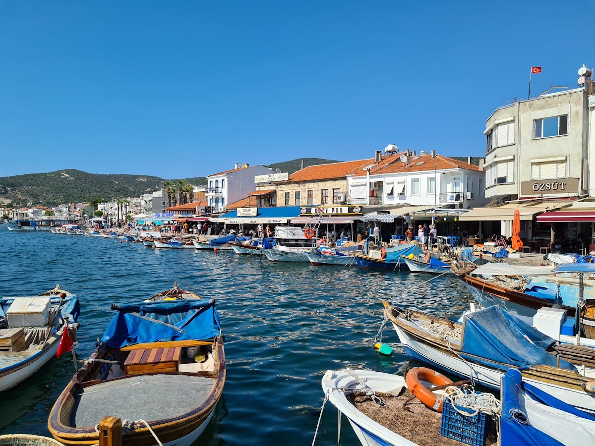 Eski Foça Sahili ve İskele - Fotoğraf 1