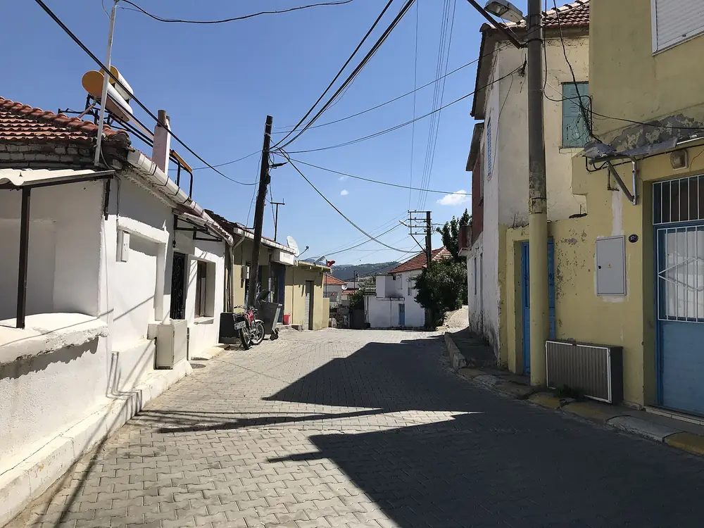 Gödence Köy Meydanı ve Kahvehanesi - Fotoğraf 3