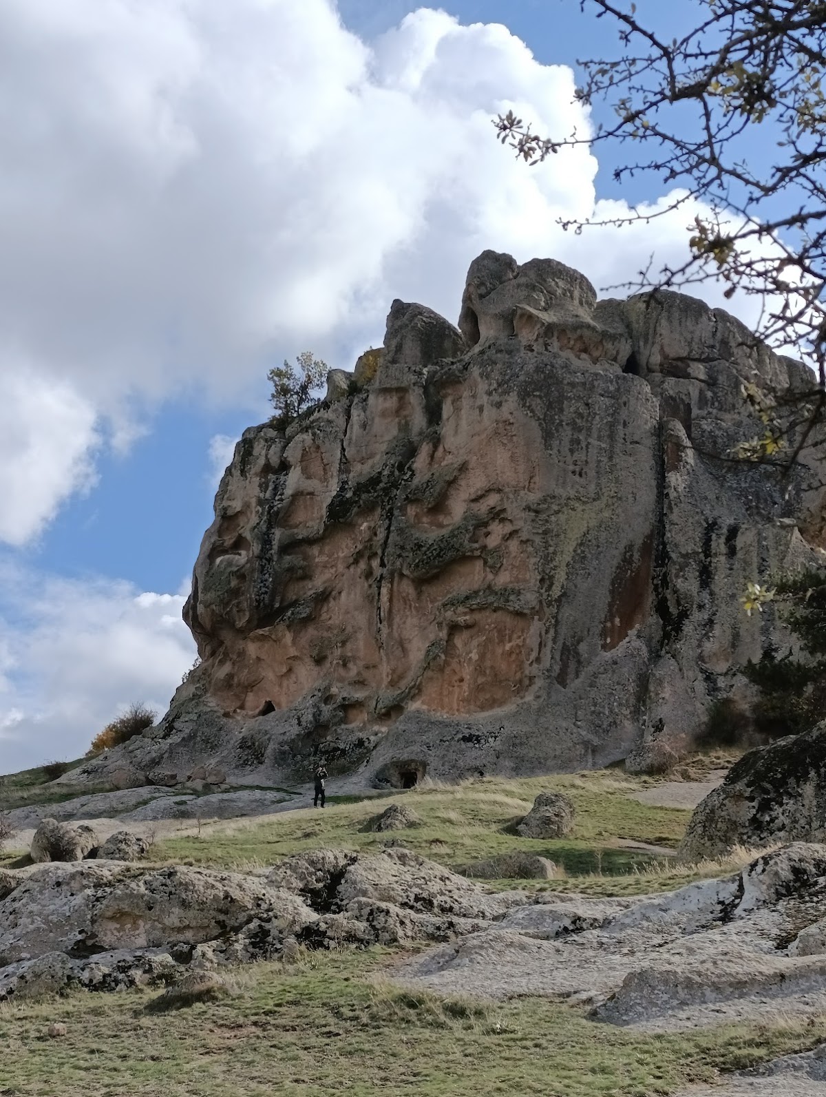 Doğanlı Kale ve Gerdek Kaya Anıtı (Çukurca Köyü) - Fotoğraf 2