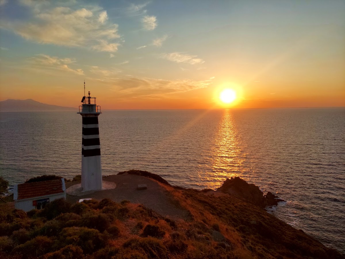 Sarpıncık Deniz Feneri (Karaburun Batı Ucu) - Fotoğraf 1