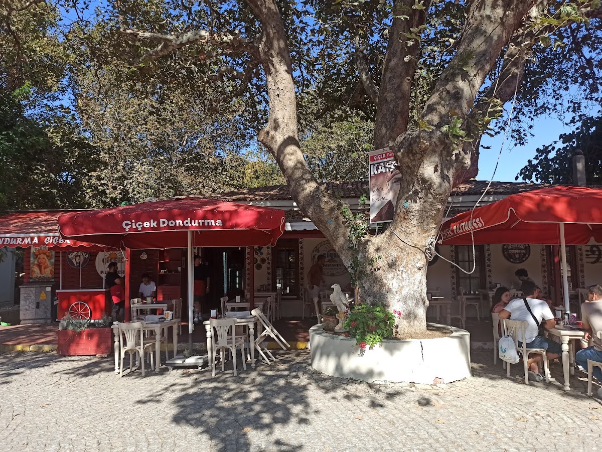 Bozcaada Çiçek Pastanesi & Bozcaada Sokakları - Fotoğraf 1