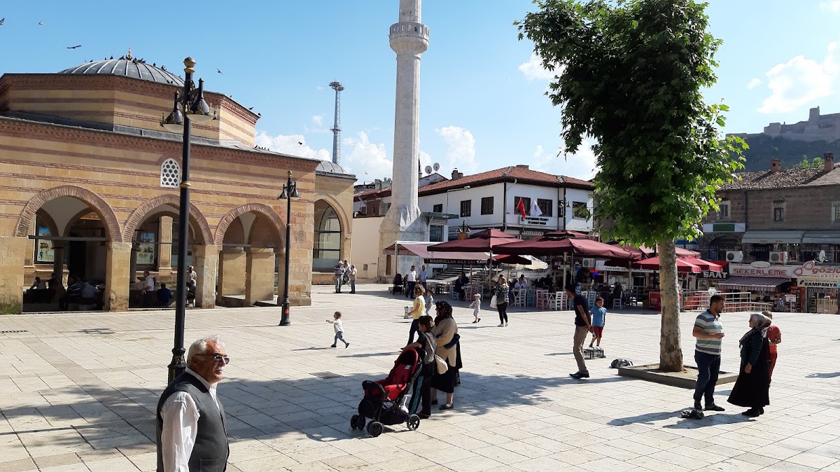 Nasrullah Meydanı ve Tarihi Arasta - Fotoğraf 2