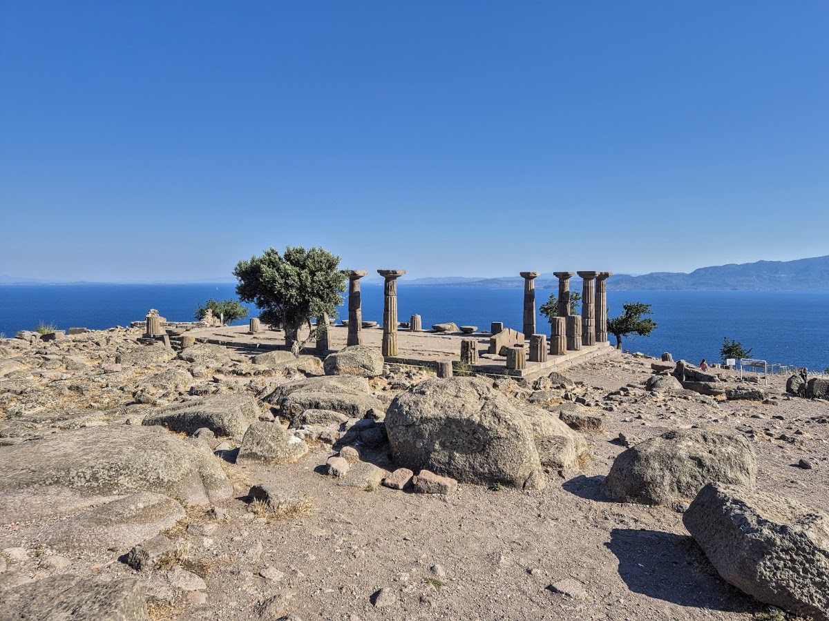 Behram Köyü ve Assos Athena Tapınağı - Fotoğraf 1