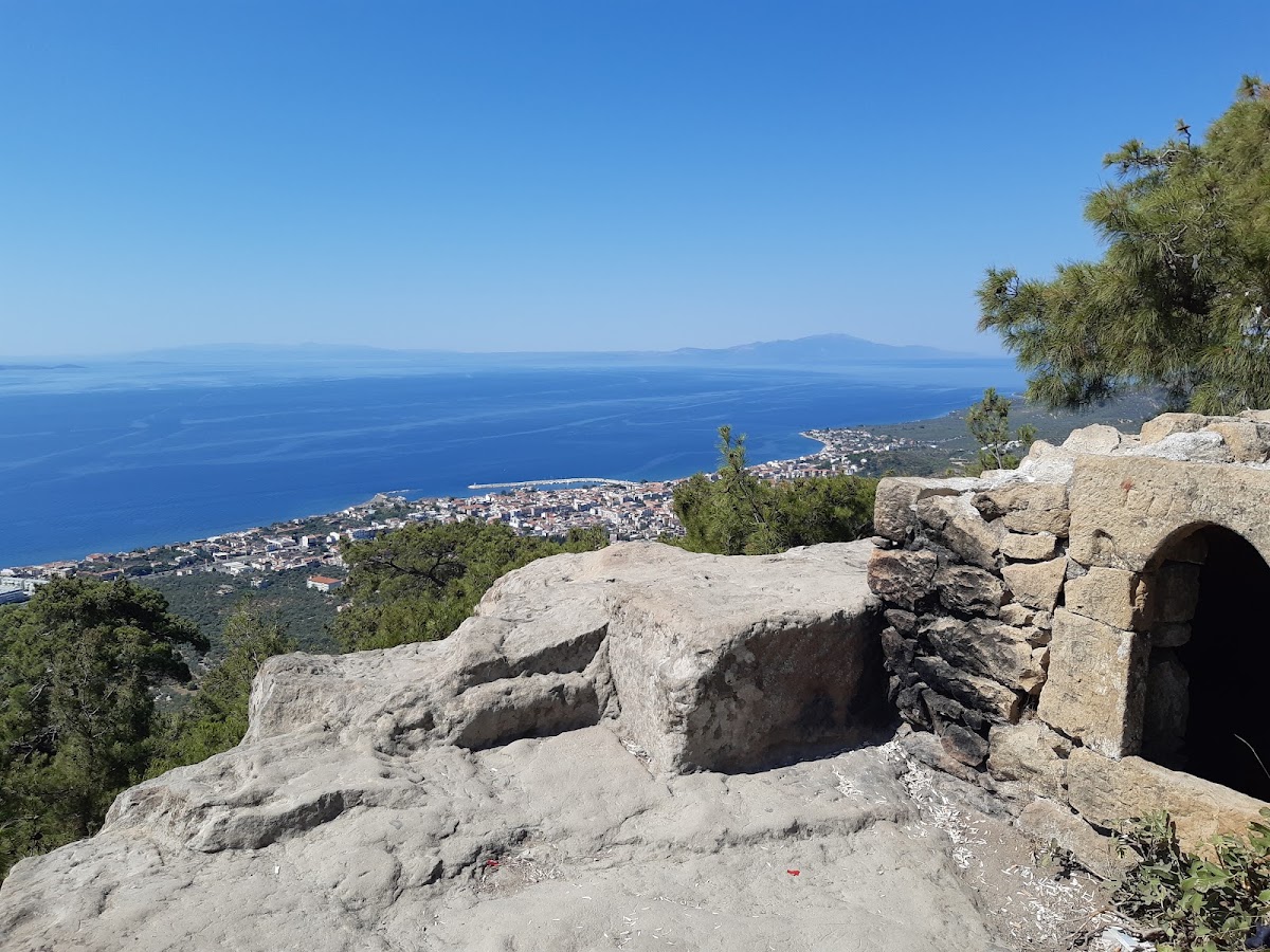 Adatepe Köyü ve Zeus Altarı - Fotoğraf 1