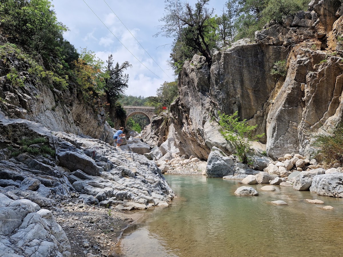 Kesme Boğazı ve Gedelme Köyü (Peynir Deliği Mağarası) - Fotoğraf 2