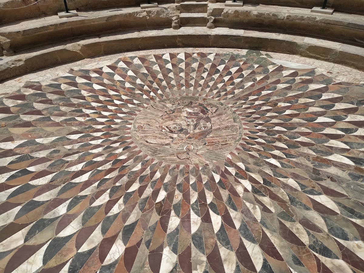 Odeion ve Medusa Mozaiği (Gladyatörler Şehri) - Fotoğraf 1