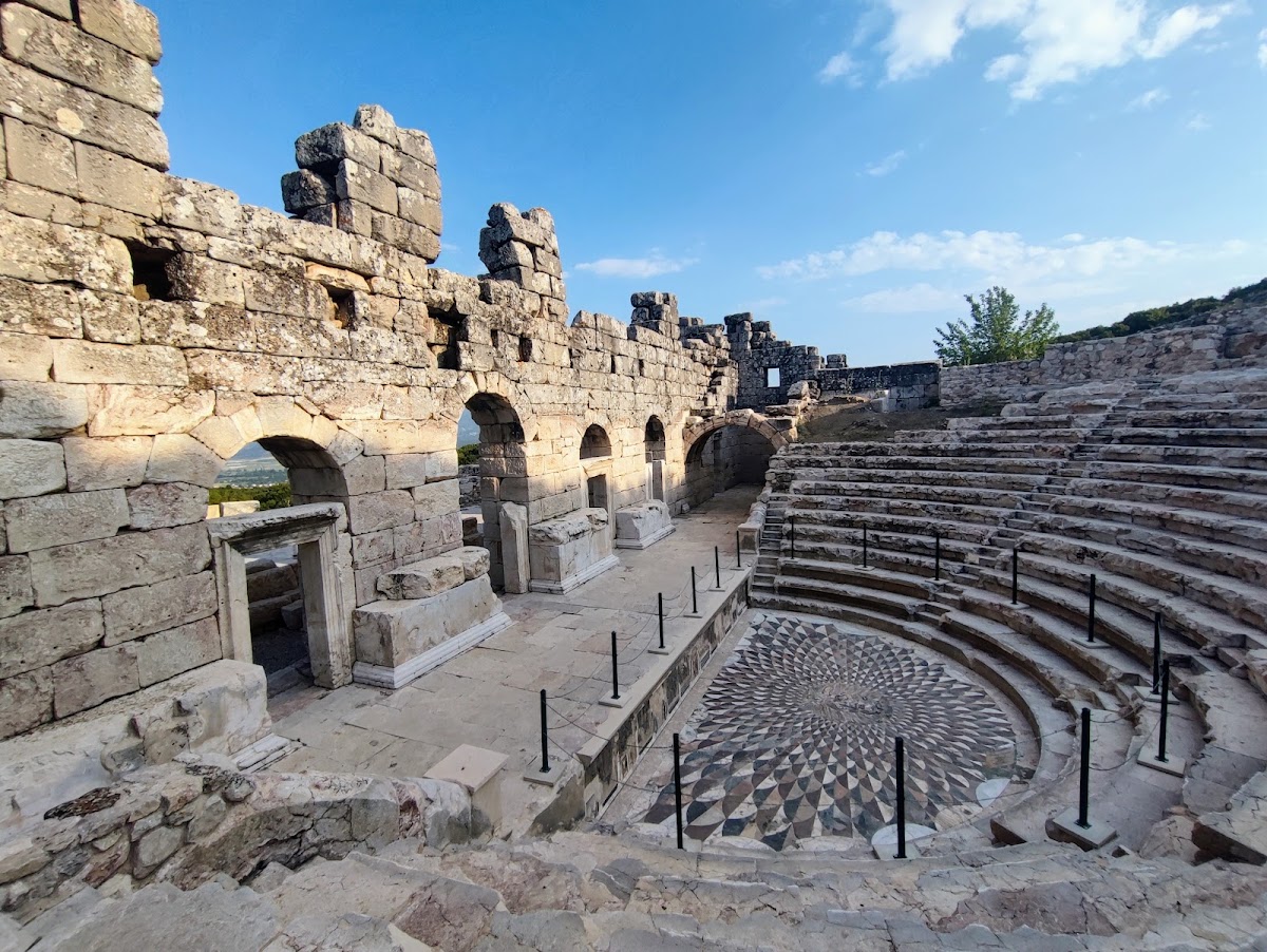 Odeion ve Medusa Mozaiği (Gladyatörler Şehri) - Fotoğraf 2