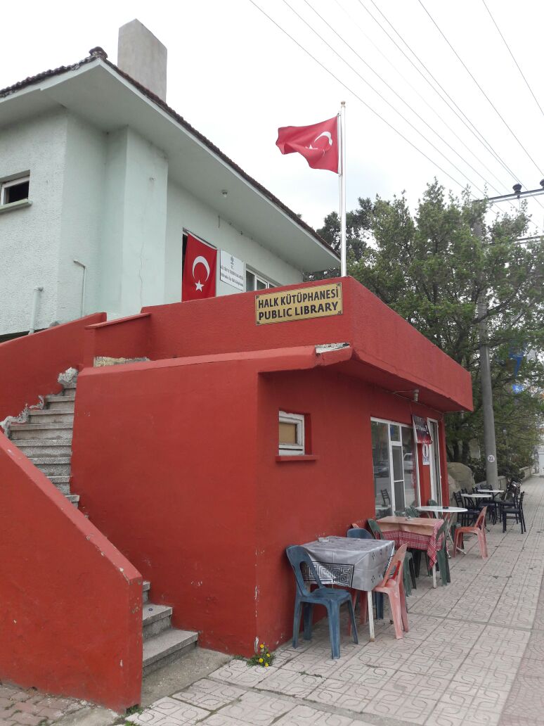 Pehlivanköy Belediye Çay Bahçesi ve İlçe Kütüphanesi - Fotoğraf 1