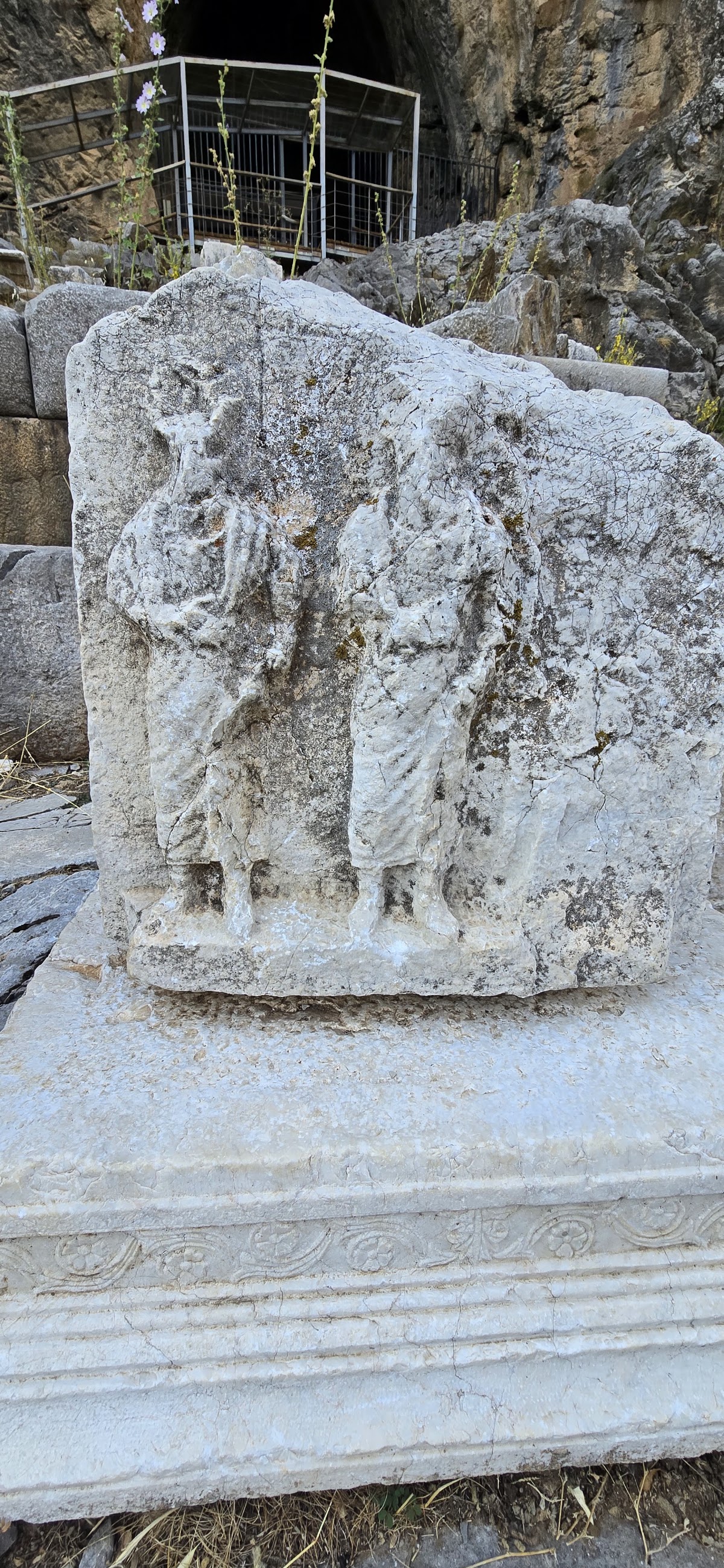 Aksu Zindan Mağarası ve İlçe Merkezi - Fotoğraf 3