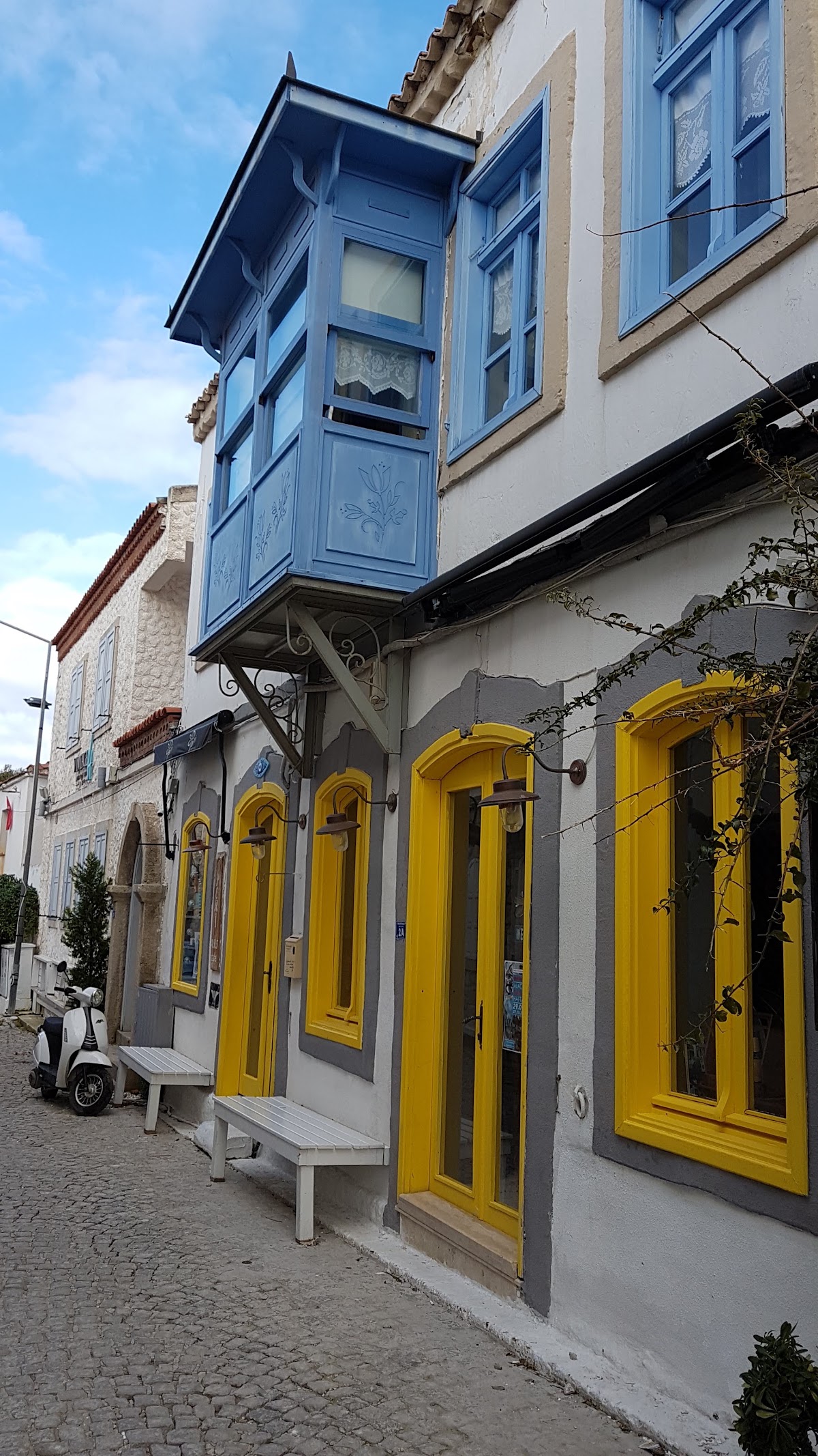 Pınarcık Köy Meydanı ve Rengarenk Taş Evler - Fotoğraf 2