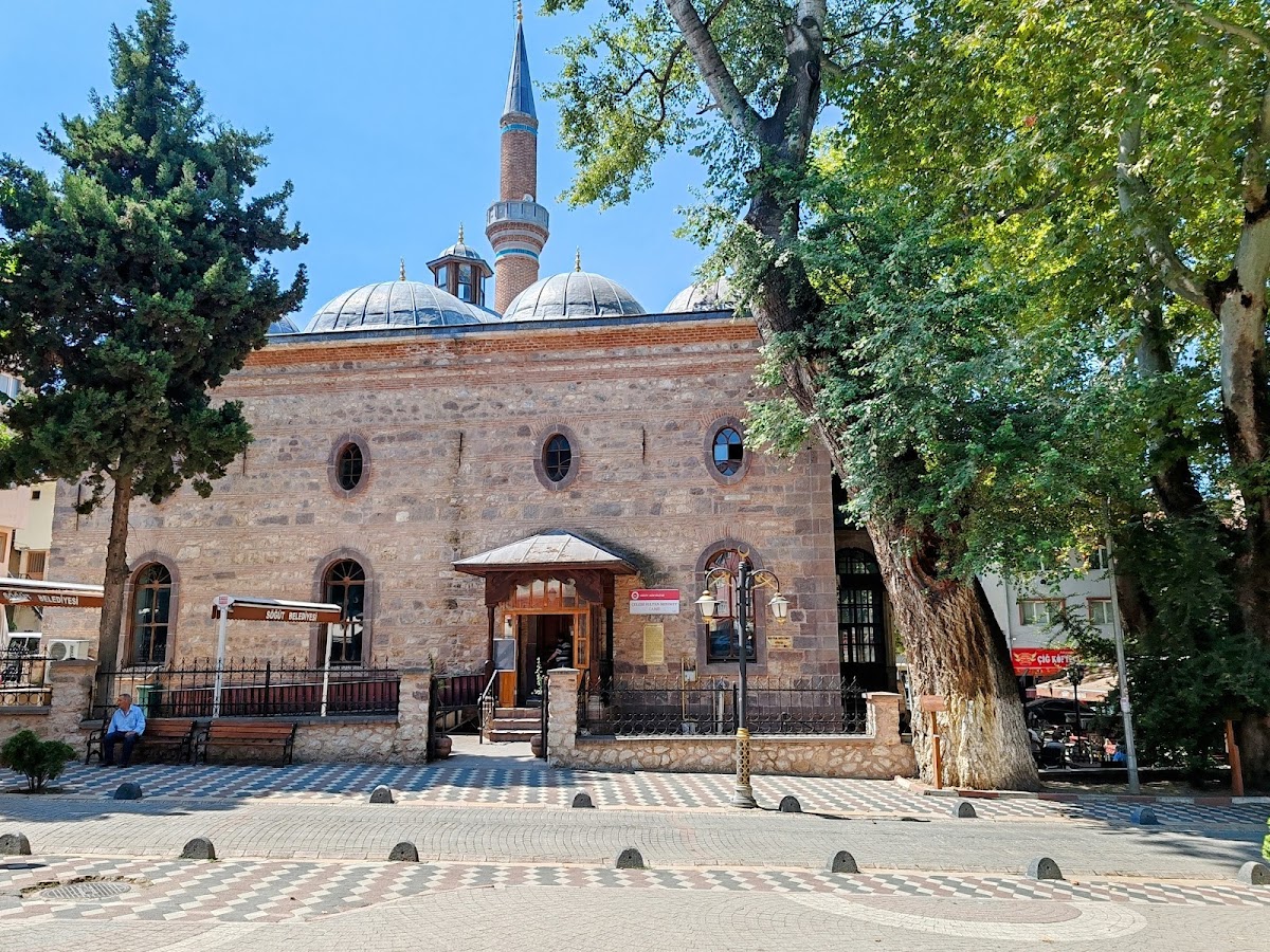 Çelebi Sultan Mehmet Camii Avlusu ve Kaymakam Çeşmesi - Fotoğraf 2