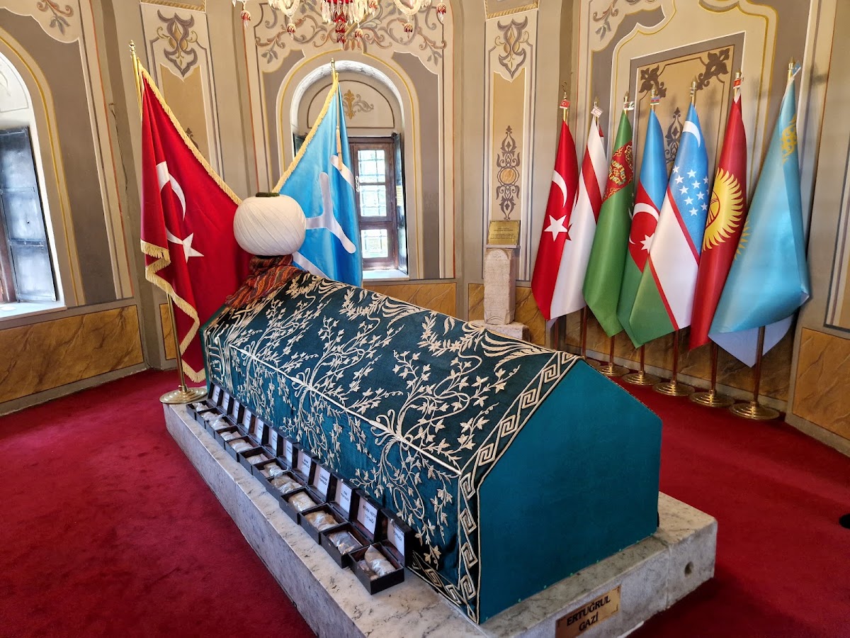 Ertuğrul Gazi Türbesi - Fotoğraf 1