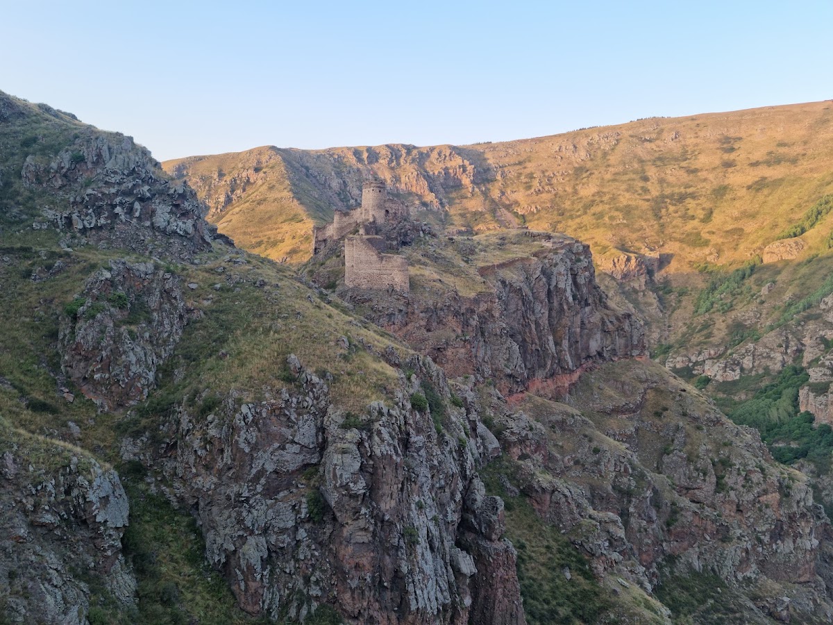 Şeytan Kalesi ve Akçakale Köyü - Fotoğraf 1