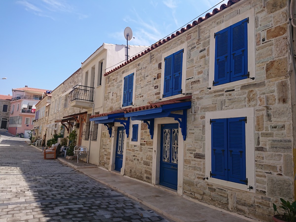 Eski Foça Tarihi Limanı ve Taş Evler - Fotoğraf 2
